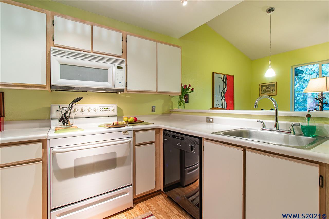5156 Southwest Multnomah Boulevard Portland, OR 97219 - Photo 14 of 25 Gallery Image 14