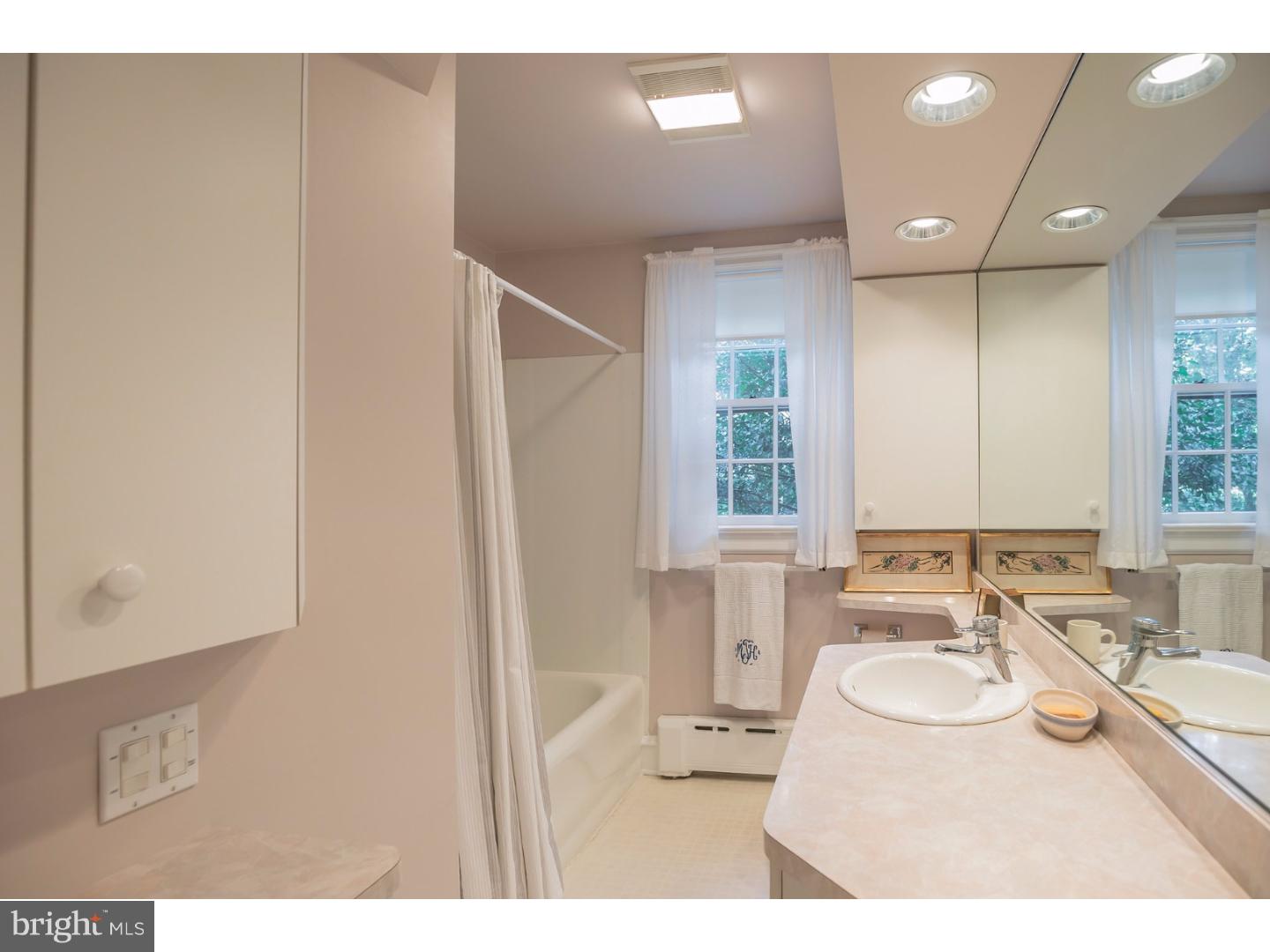 712 Nottingham Road Wilmington, DE 19805 - Photo 18 of 20 Bathroom