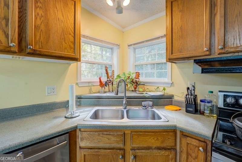 119 Shoals Point Eatonton, GA 31024 - Photo 30 of 110 a kitchen with stainless steel appliances granite countertop a sink and cabinets