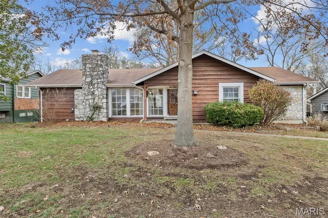 $225,000 | 807 Garonne Drive, Manchester, MO 63021