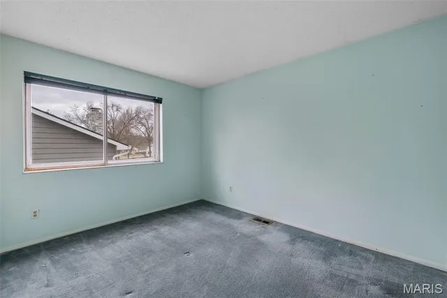 $225,000 | 807 Garonne Drive, Manchester, MO 63021