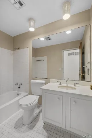 $225,000 | 807 Garonne Drive, Manchester, MO 63021