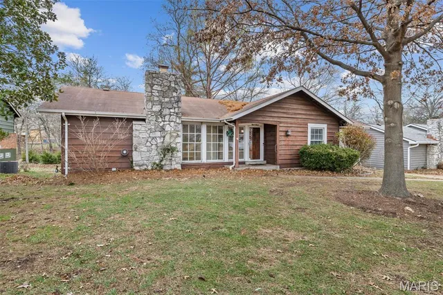 $225,000 | 807 Garonne Drive, Manchester, MO 63021