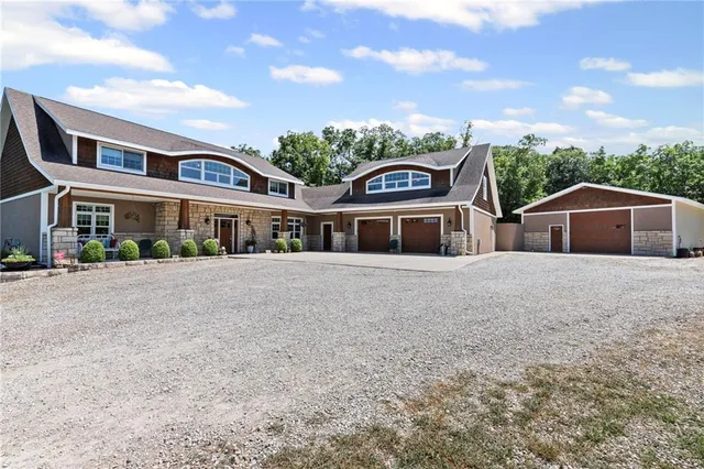 $1,275,000 | 18511 224th Street, Tonganoxie, KS 66086