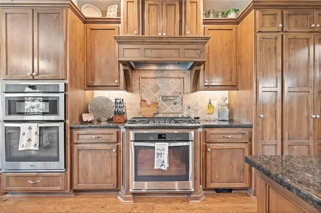 $1,275,000 | 18511 224th Street, Tonganoxie, KS 66086