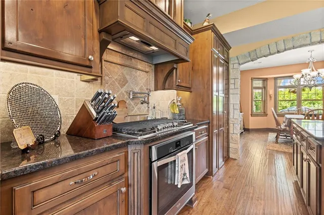 $1,275,000 | 18511 224th Street, Tonganoxie, KS 66086