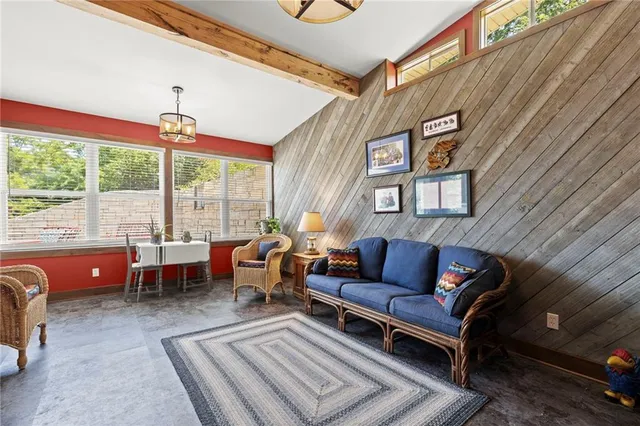 $1,275,000 | 18511 224th Street, Tonganoxie, KS 66086