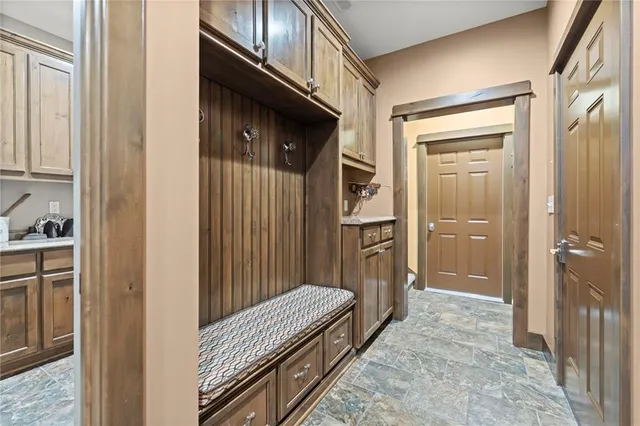 $1,275,000 | 18511 224th Street, Tonganoxie, KS 66086