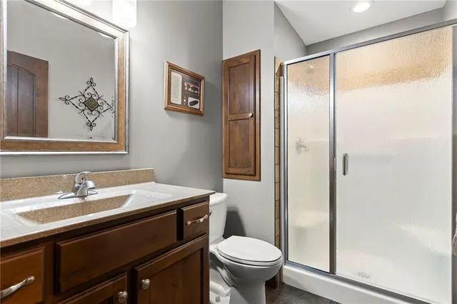 $1,275,000 | 18511 224th Street, Tonganoxie, KS 66086