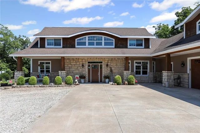 $1,275,000 | 18511 224th Street, Tonganoxie, KS 66086