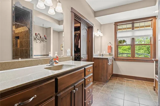 $1,275,000 | 18511 224th Street, Tonganoxie, KS 66086