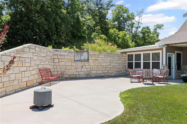 $1,275,000 | 18511 224th Street, Tonganoxie, KS 66086