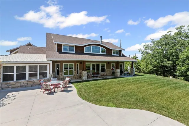 $1,275,000 | 18511 224th Street, Tonganoxie, KS 66086