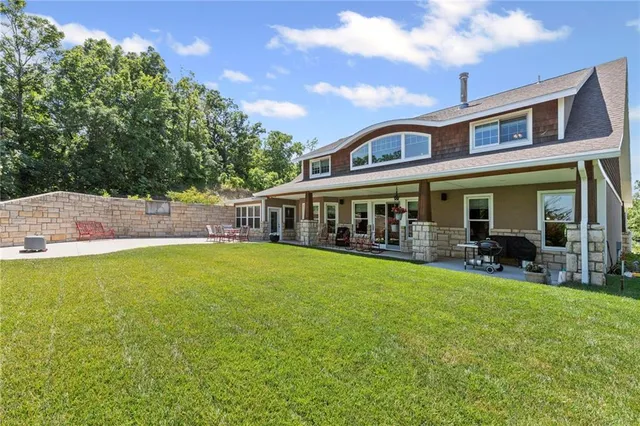 $1,275,000 | 18511 224th Street, Tonganoxie, KS 66086