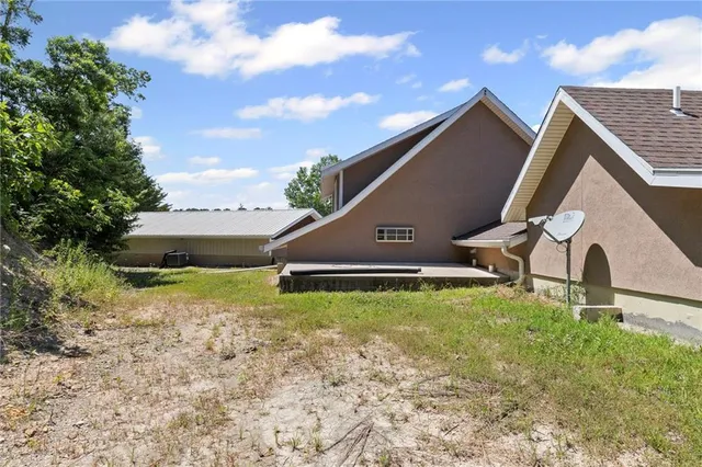 $1,275,000 | 18511 224th Street, Tonganoxie, KS 66086