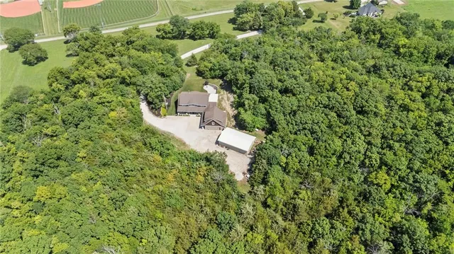 $1,275,000 | 18511 224th Street, Tonganoxie, KS 66086