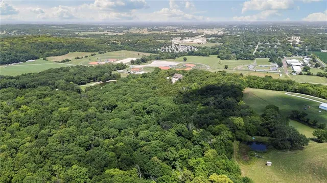 $1,275,000 | 18511 224th Street, Tonganoxie, KS 66086