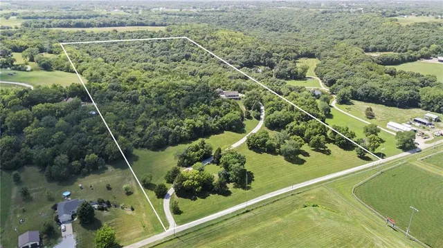 $1,275,000 | 18511 224th Street, Tonganoxie, KS 66086