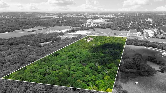 $1,275,000 | 18511 224th Street, Tonganoxie, KS 66086