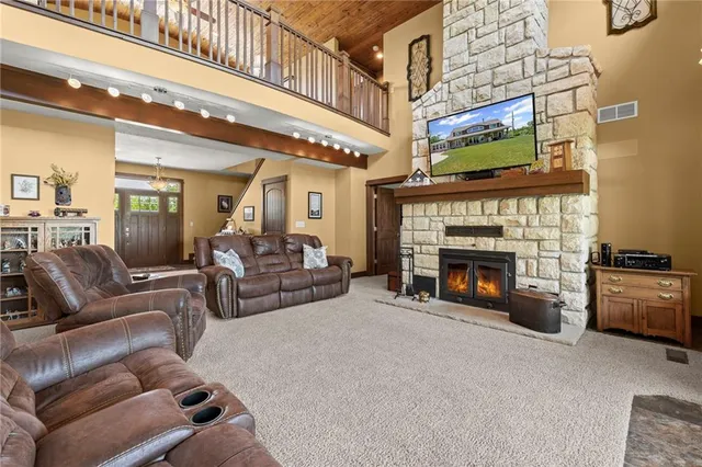 $1,275,000 | 18511 224th Street, Tonganoxie, KS 66086