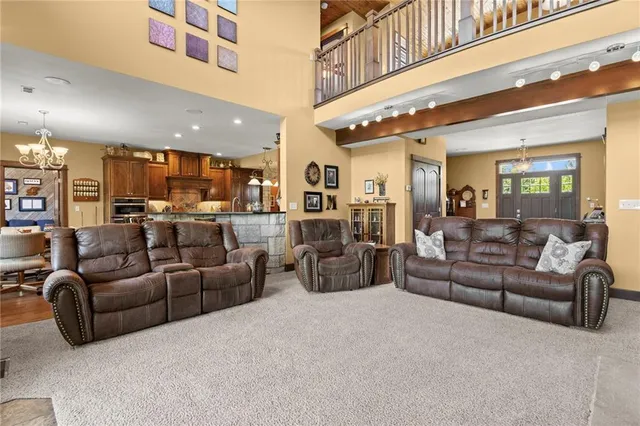 $1,275,000 | 18511 224th Street, Tonganoxie, KS 66086