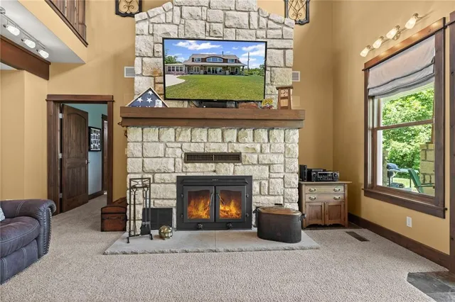 $1,275,000 | 18511 224th Street, Tonganoxie, KS 66086