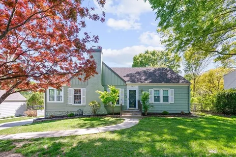 $550,000 | 2813 West 51st Street, Westwood, KS 66205