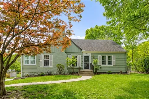$550,000 | 2813 West 51st Street, Westwood, KS 66205