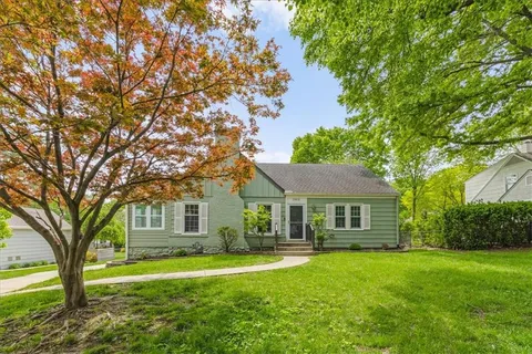 $550,000 | 2813 West 51st Street, Westwood, KS 66205