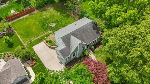 $550,000 | 2813 West 51st Street, Westwood, KS 66205