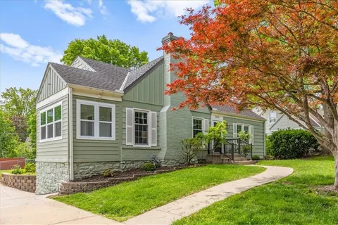$550,000 | 2813 West 51st Street, Westwood, KS 66205