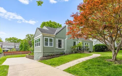 $550,000 | 2813 West 51st Street, Westwood, KS 66205