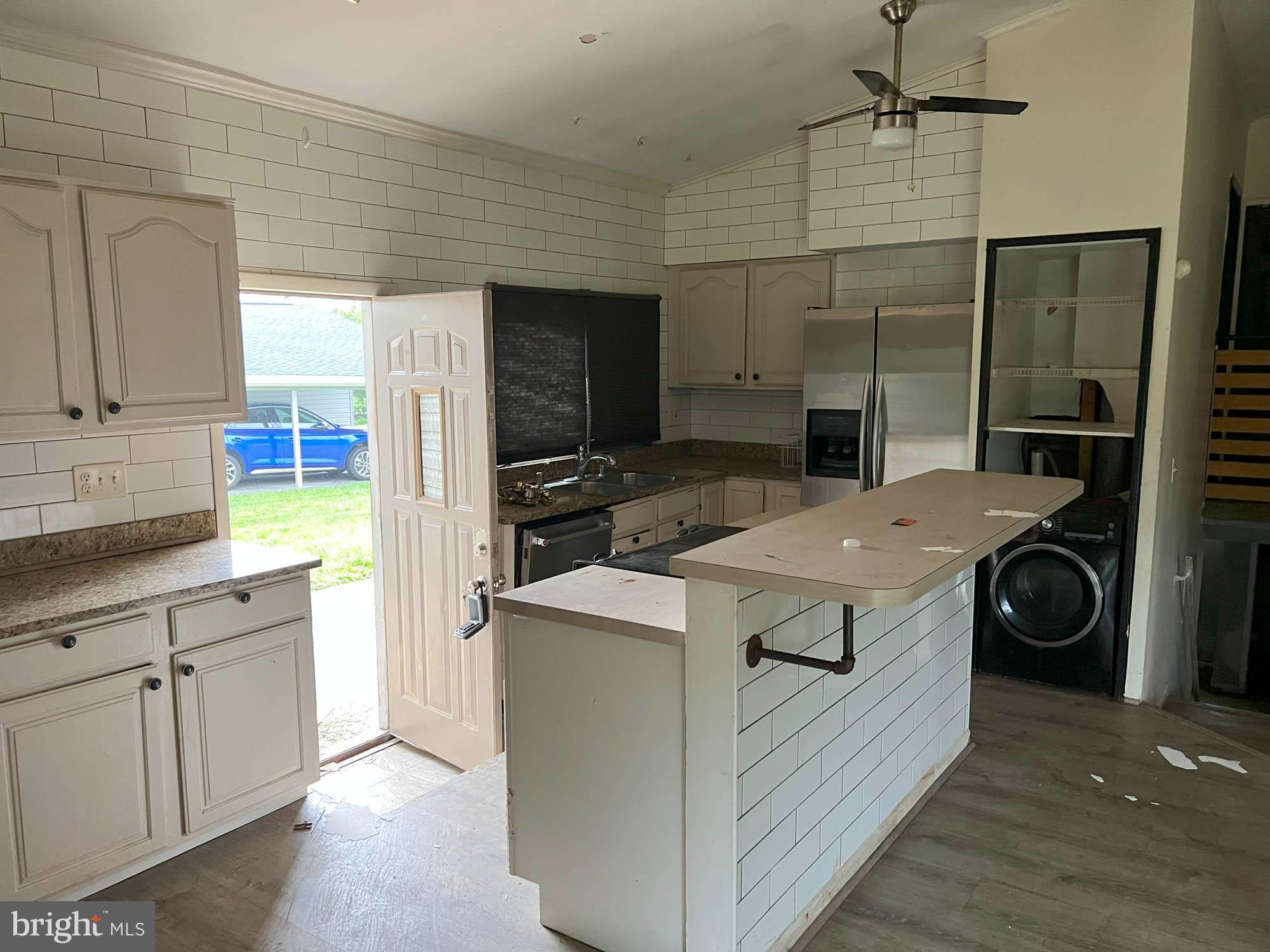 4761 Bonnie Brae Road Pikesville, MD 21208 - Photo 6 of 15 a kitchen with a stove and a refrigerator