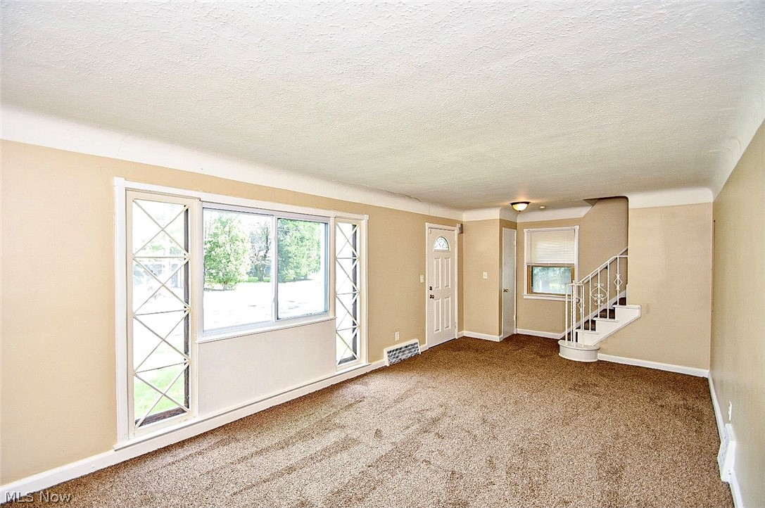 1154 Clifford Road Cleveland, OH 44121 - Photo 4 of 25