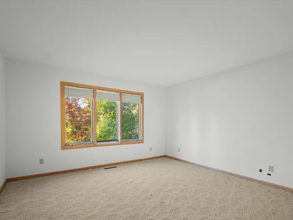 $269,900 | 1969 Baintree Road, Lake Summerset, IL 61019