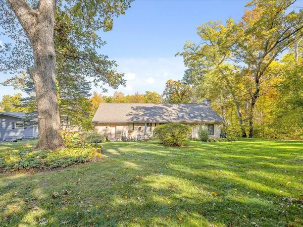 $269,900 | 1969 Baintree Road, Lake Summerset, IL 61019