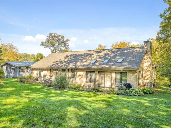 $269,900 | 1969 Baintree Road, Lake Summerset, IL 61019