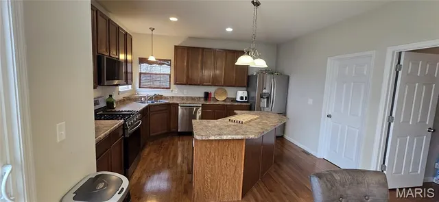 $459,000 | 753 Willow Spring Hill Drive, Fairview Heights, IL 62208