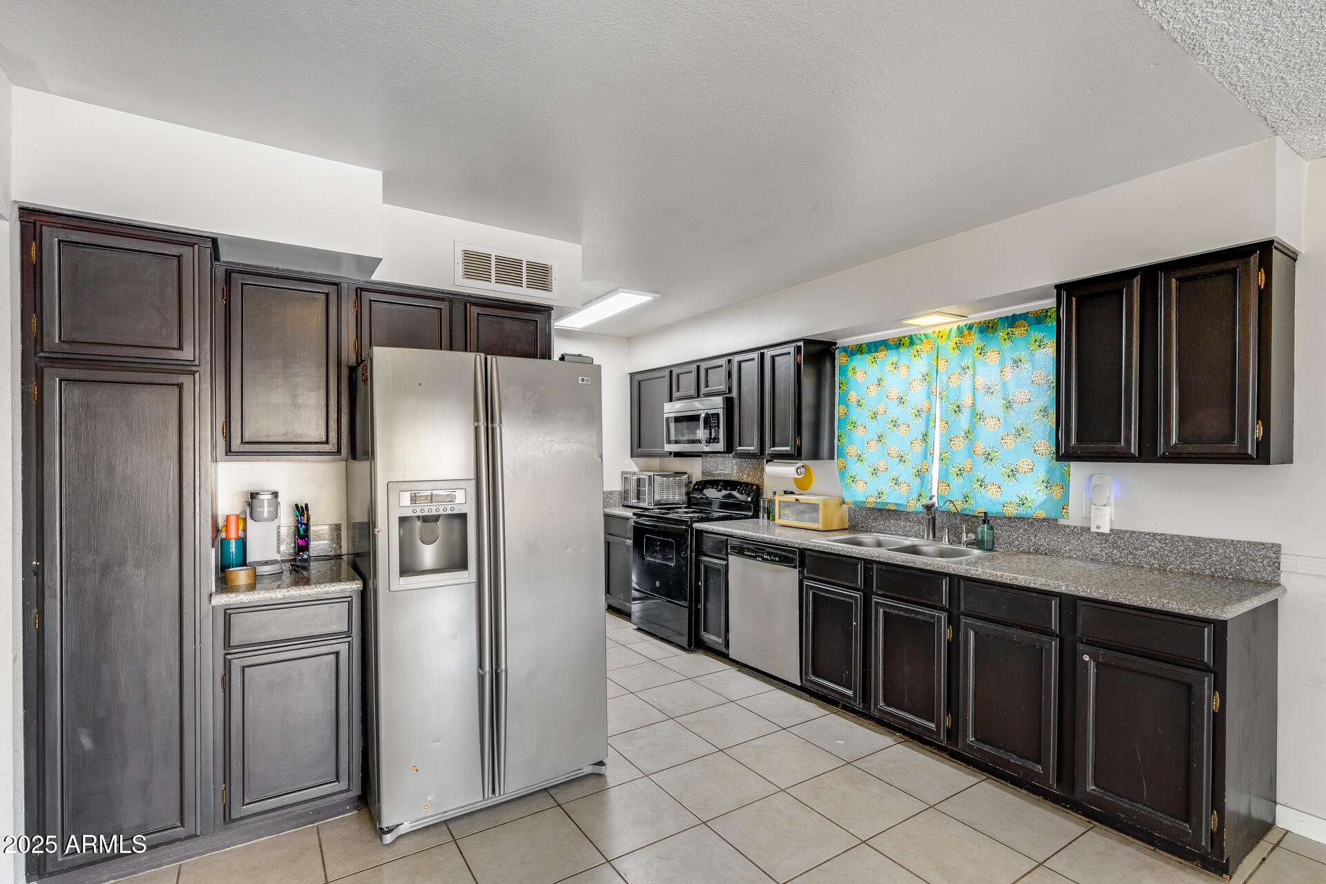 3844 West Calavar Road Phoenix, AZ 85053 - Photo 2 of 37