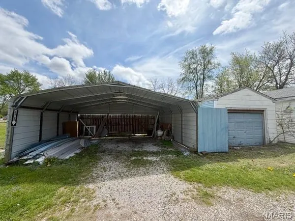 $79,900 | 409 North 2nd Street, Wellsville, MO 63384