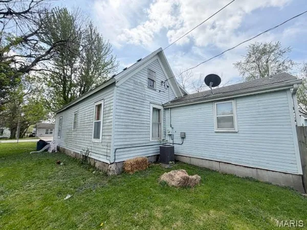 $79,900 | 409 North 2nd Street, Wellsville, MO 63384