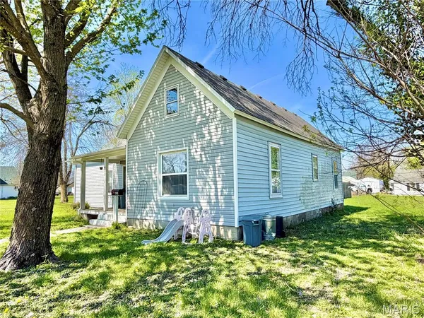 $79,900 | 409 North 2nd Street, Wellsville, MO 63384