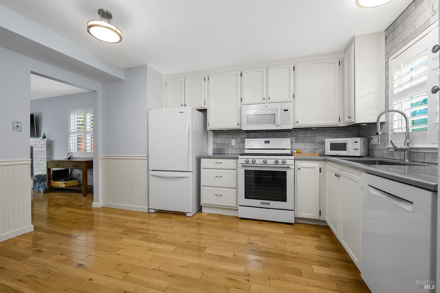 31 Front Street, Unit A Healdsburg, CA 95448 - Photo 5 of 20
