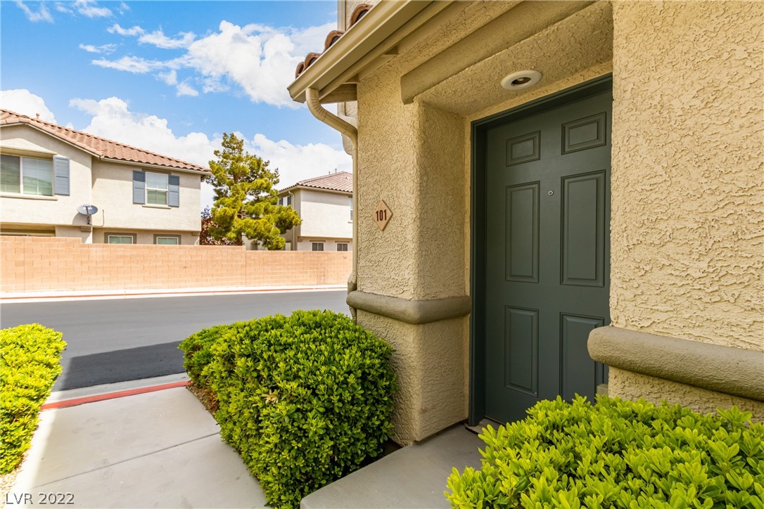 9113 Ripple Ridge Avenue, Unit 101 Las Vegas, NV 89149 - Photo 6 of 41