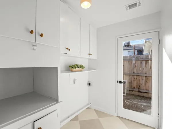$379,900 | 425 West Elm Street, Hanford, CA 93230