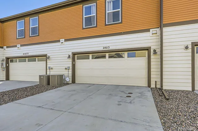 a view of backyard of the house