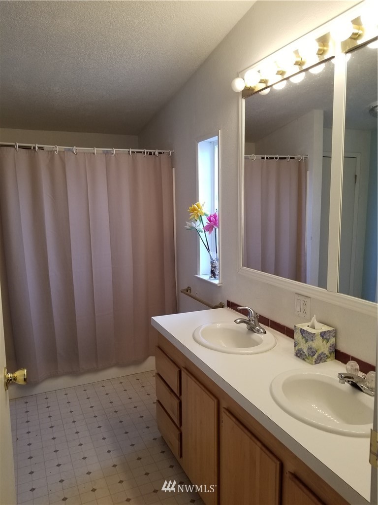 755 South Lakeshore Road Chelan, WA 98816 - Photo 8 of 24 Gallery Image 8