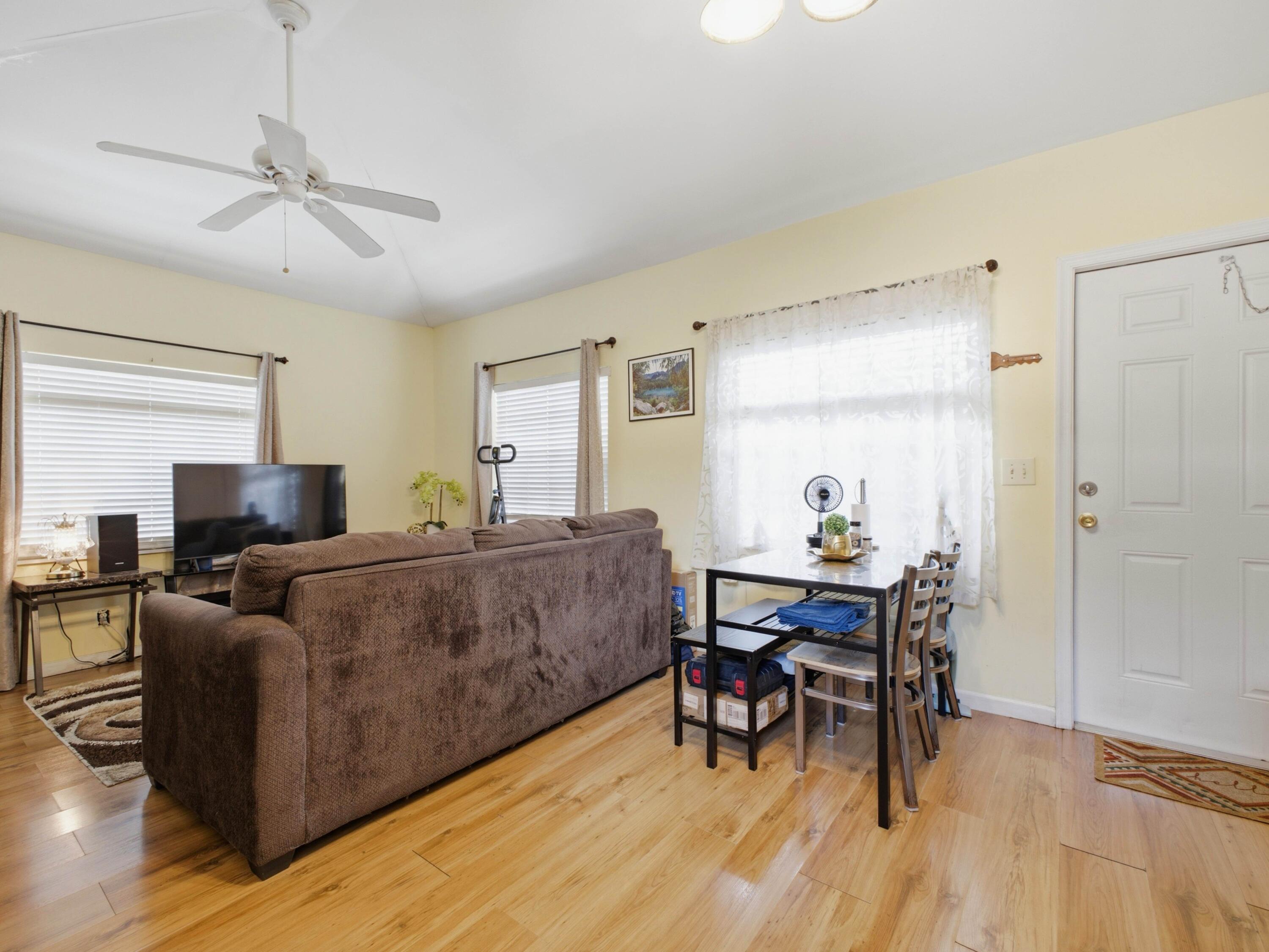 801 Hampton Road West Palm Beach, FL 33405 - Photo 16 of 28 Unit 3 Dining Living