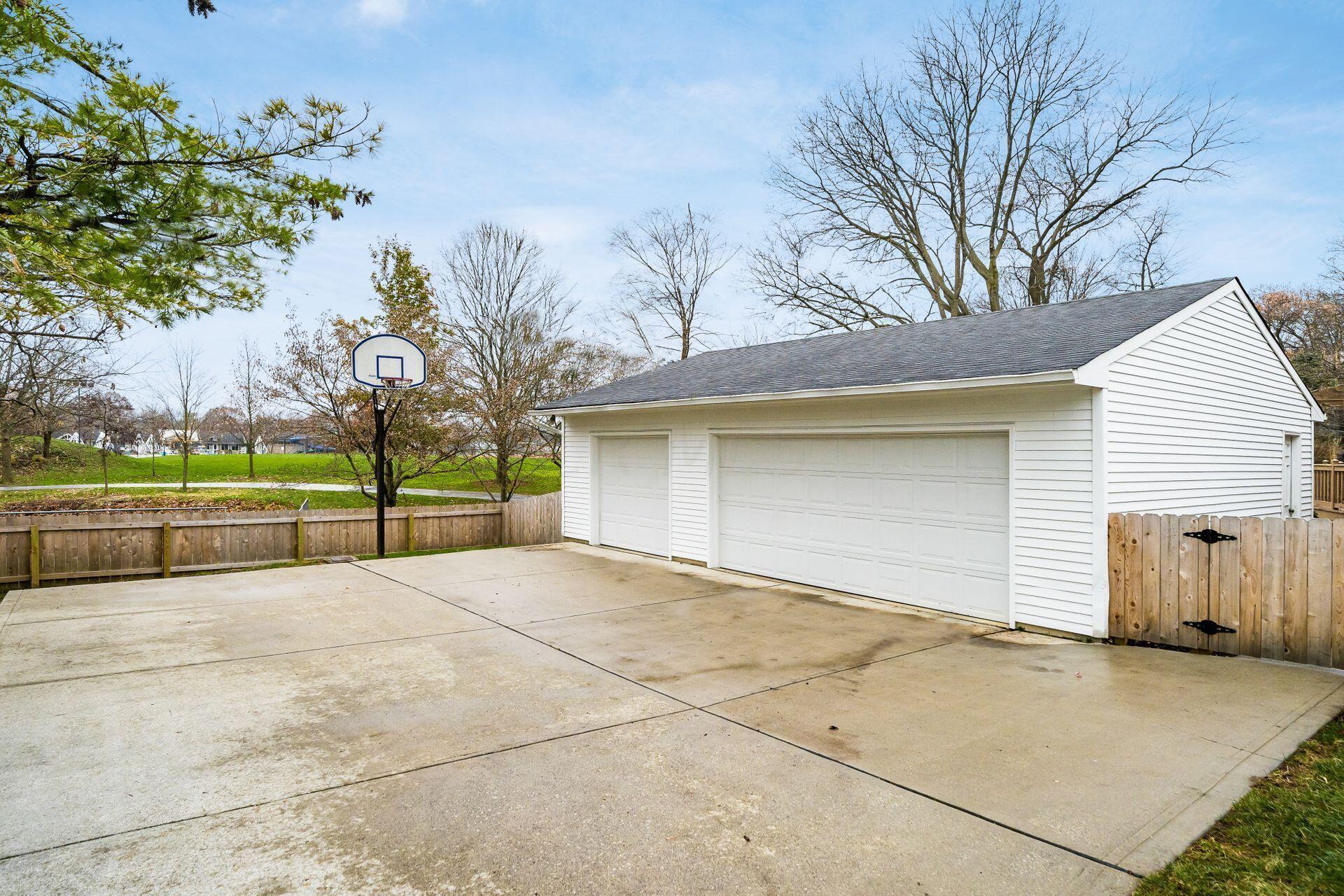 1917 Lytham Road Upper Arlington, OH 43220 - Photo 30 of 31 001_olumbus OH 43220 USA-Edit