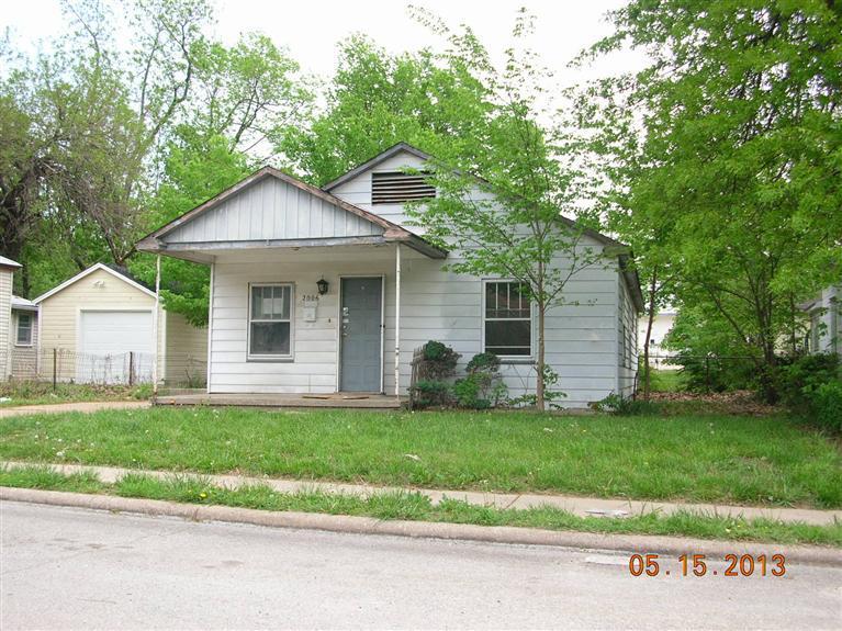 2006 North Pickwick Avenue Springfield, MO 65803 - Photo 1 of 1 Primary Photo